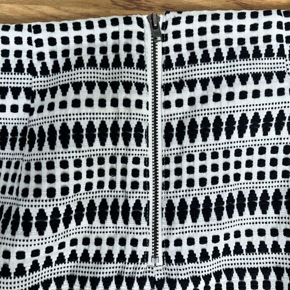 Beautiful Pencil Style Skirt by LOFT - Picture 5 of 10